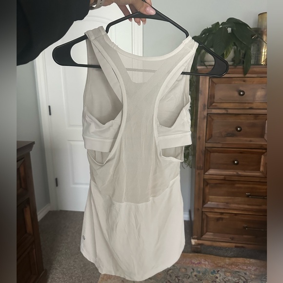 Lululemon workout top - Picture 2 of 2
